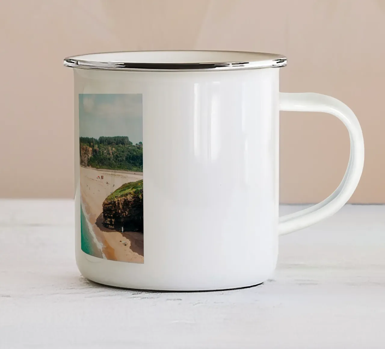 Strand in Portugal - Türkisblauer Ozean an der Algarve Emaille Tasse von Bold and Retro