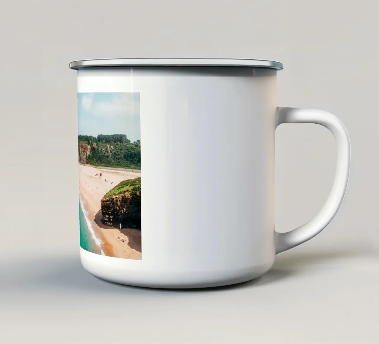 Strand in Portugal - Türkisblauer Ozean an der Algarve Emaille Tasse von Bold and Retro