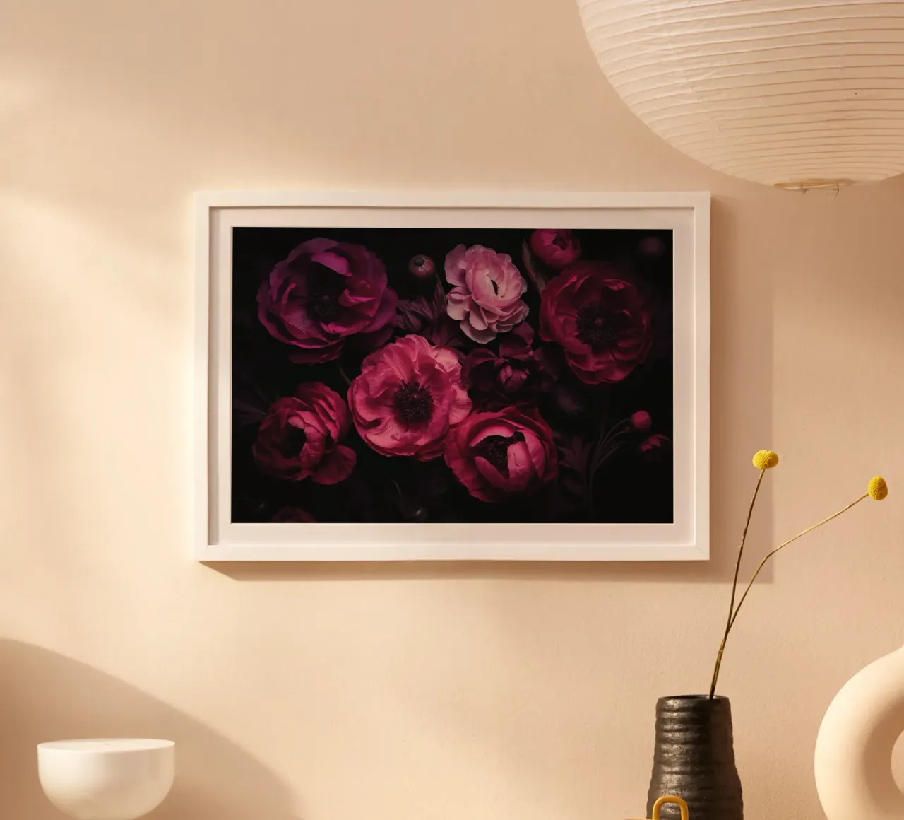 Peonia rosa scuro e ranuncolo poster con telaio in alluminio da Andrea Haase Floral Passion