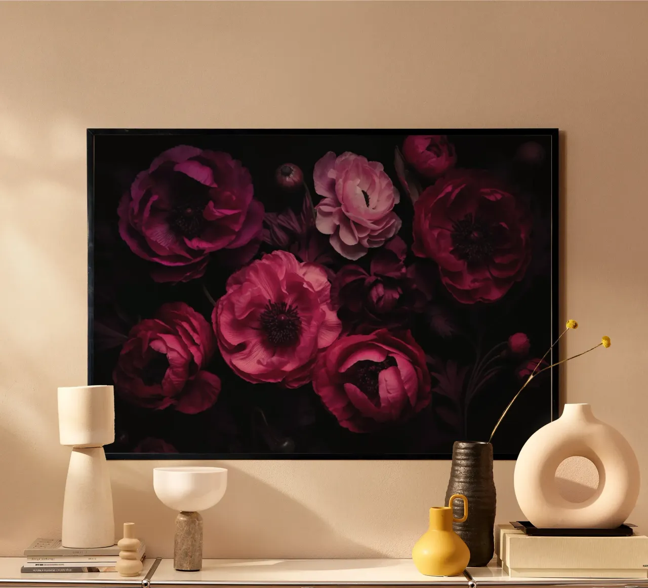Peonia rosa scuro e ranuncolo poster con telaio in alluminio da Andrea Haase Floral Passion
