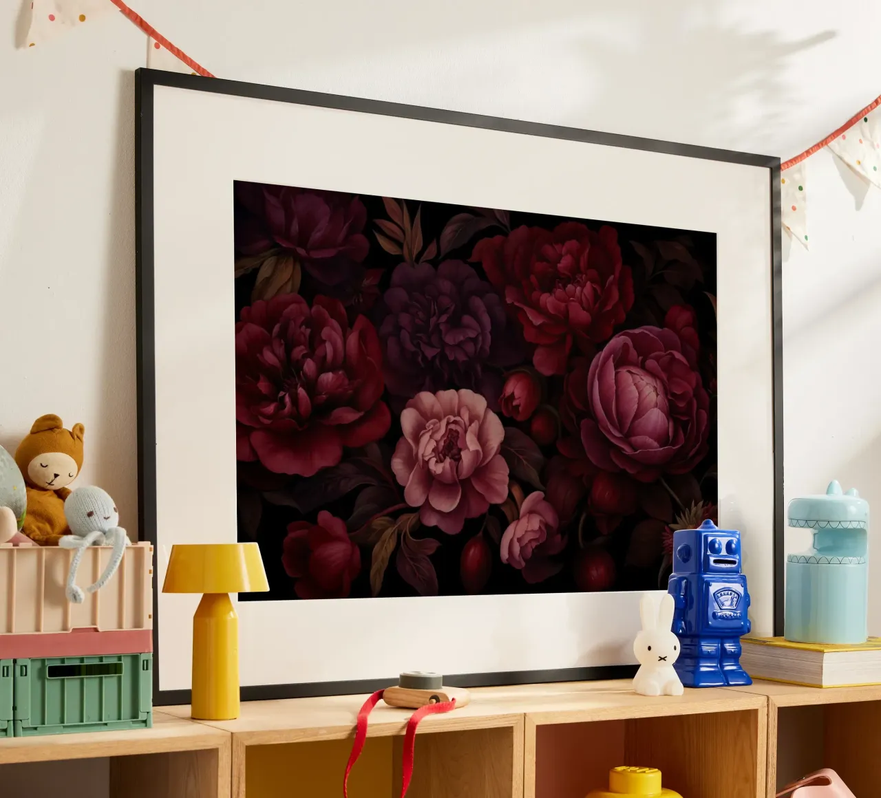Grandezza vittoriana Fiori grandi rosso borgogna poster con telaio in legno da Andrea Haase Floral Passion