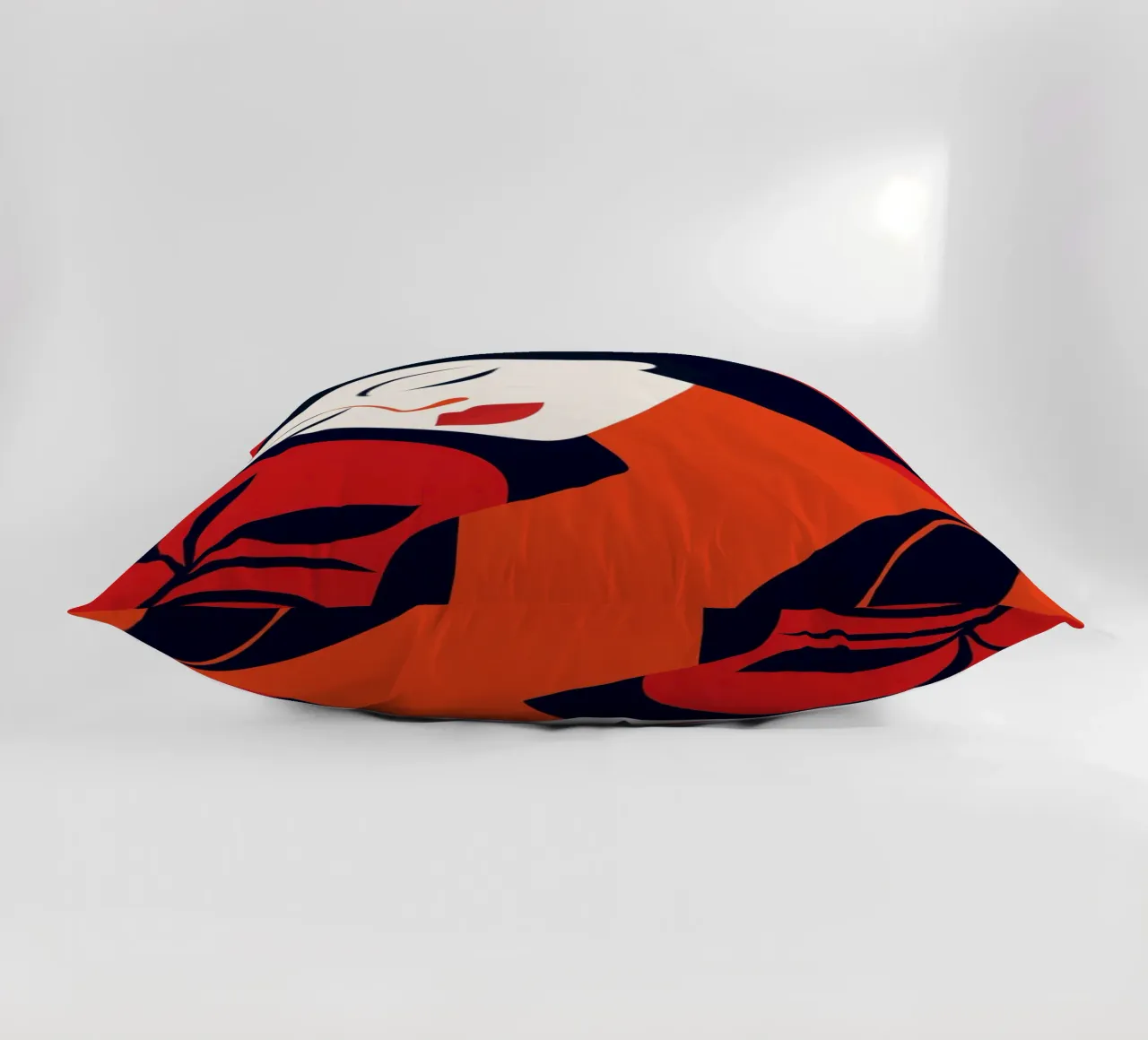 Femme Fatale tutta in rosso | All in red cuscino da Autofocus