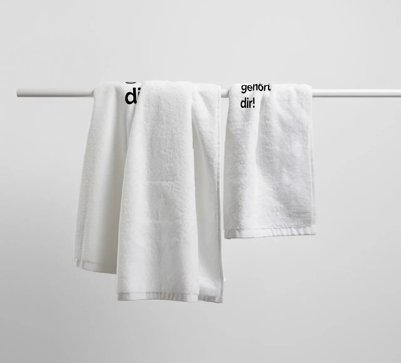 Il mio cuore appartiene a te! asciugamano da bagno da YV TYPOGRAPHY