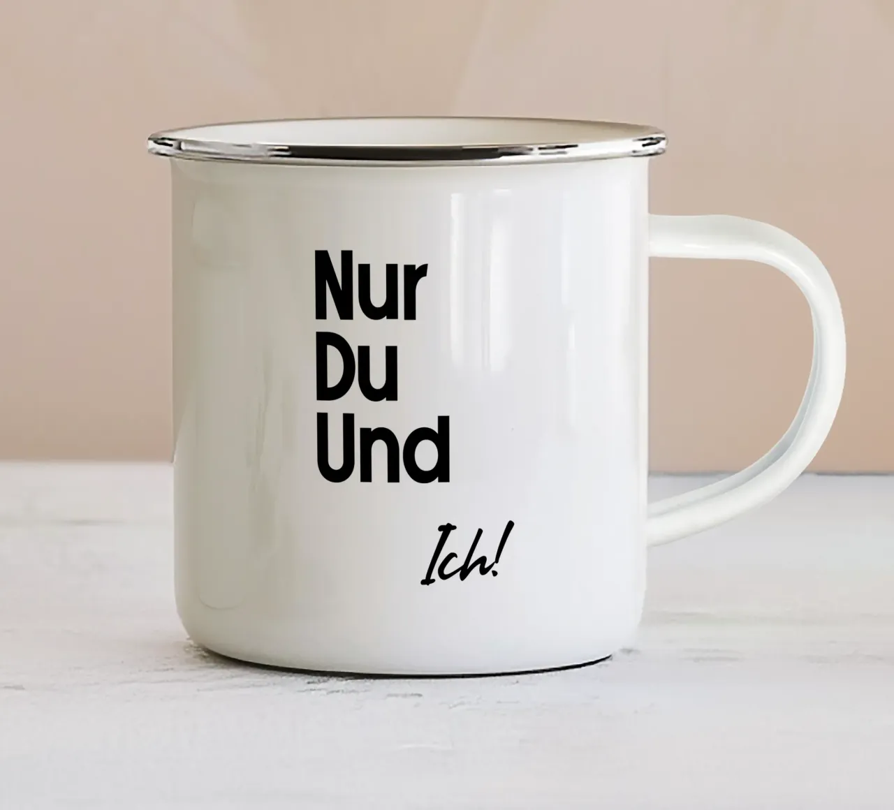 Solo tu e io! tazza in smalto da YV TYPOGRAPHY