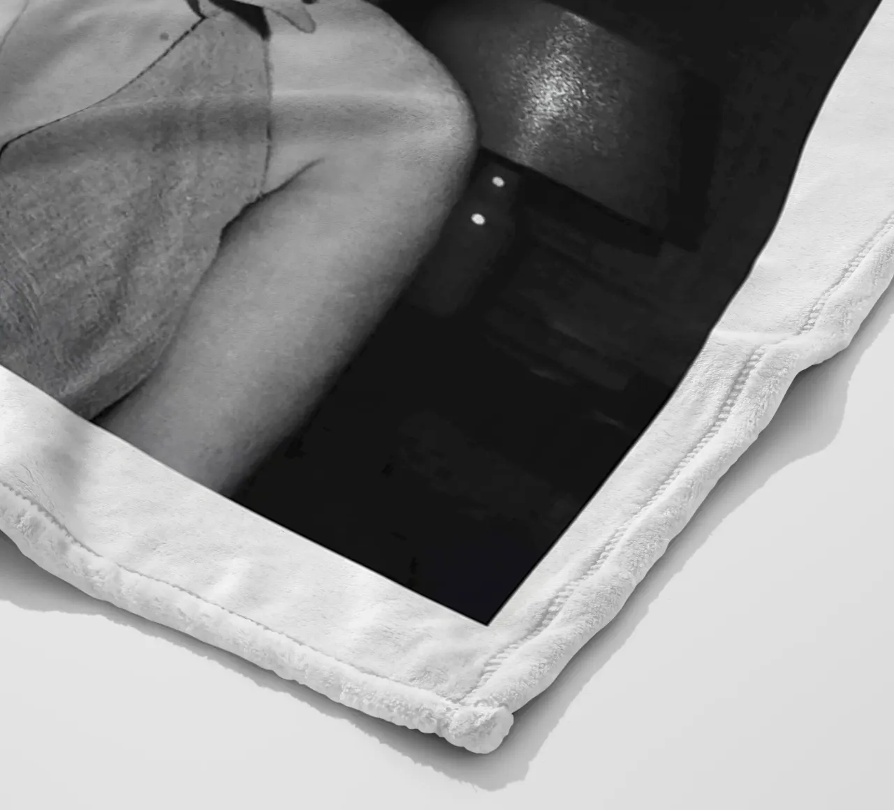 Marilyn Monroe, Timeless elegance fleece blanket by Carinaprint