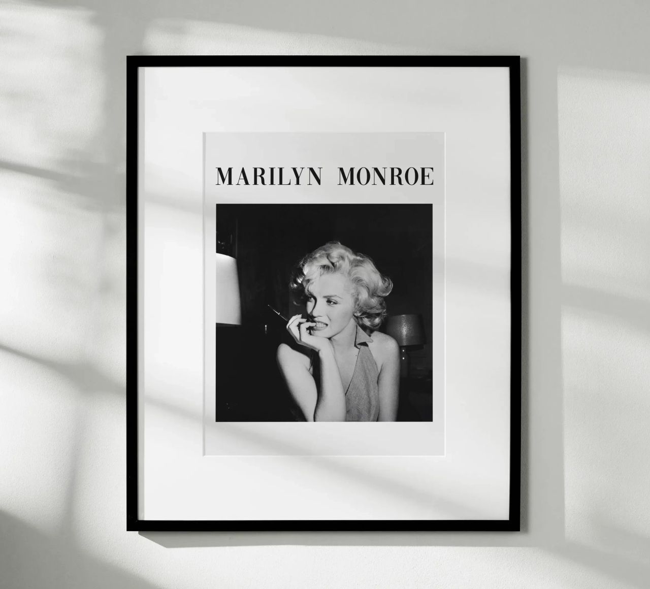 Marilyn Monroe, eleganza senza tempo poster da Carinaprint