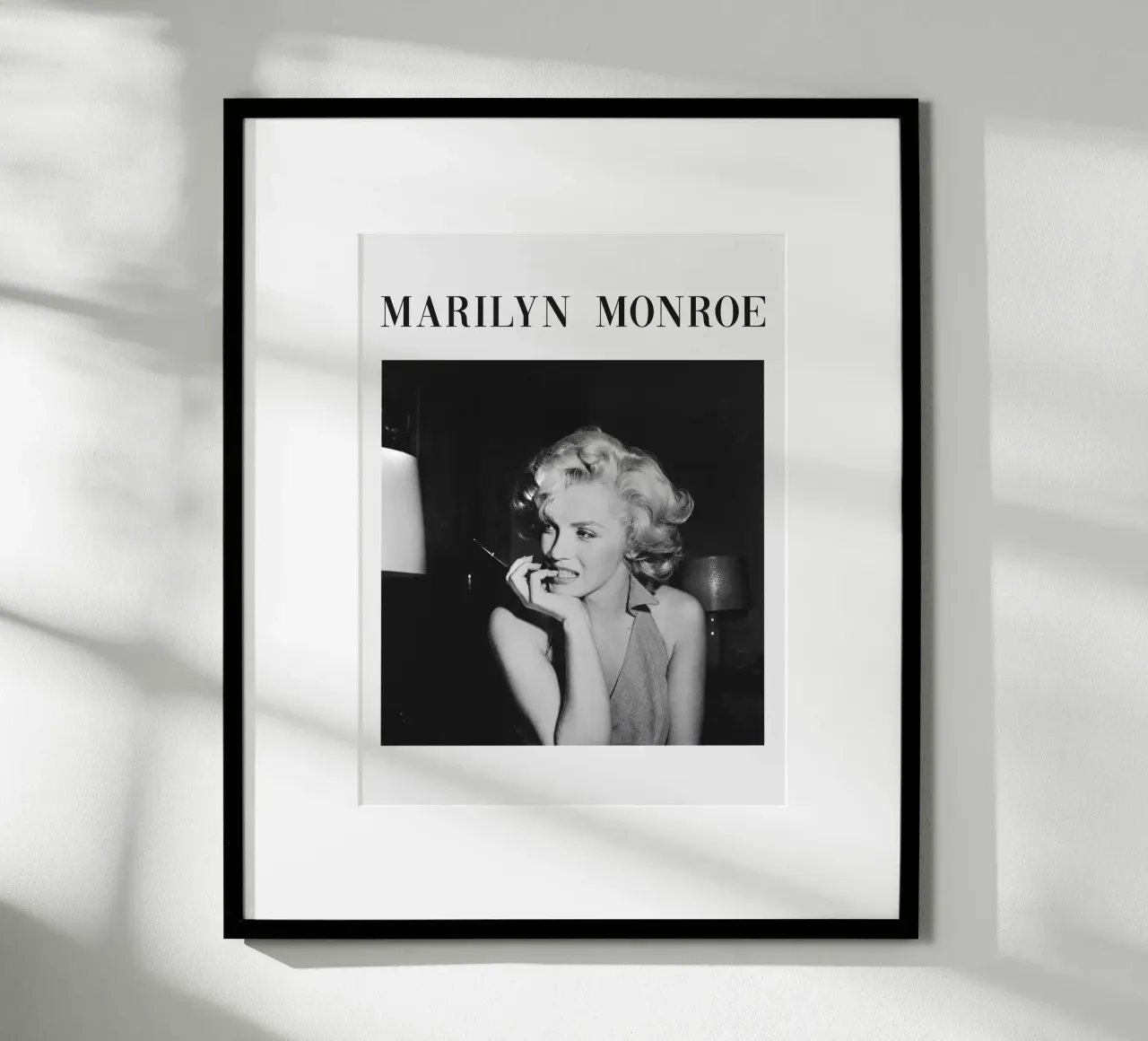 Marilyn Monroe, Elegancia atemporal poster de Carinaprint