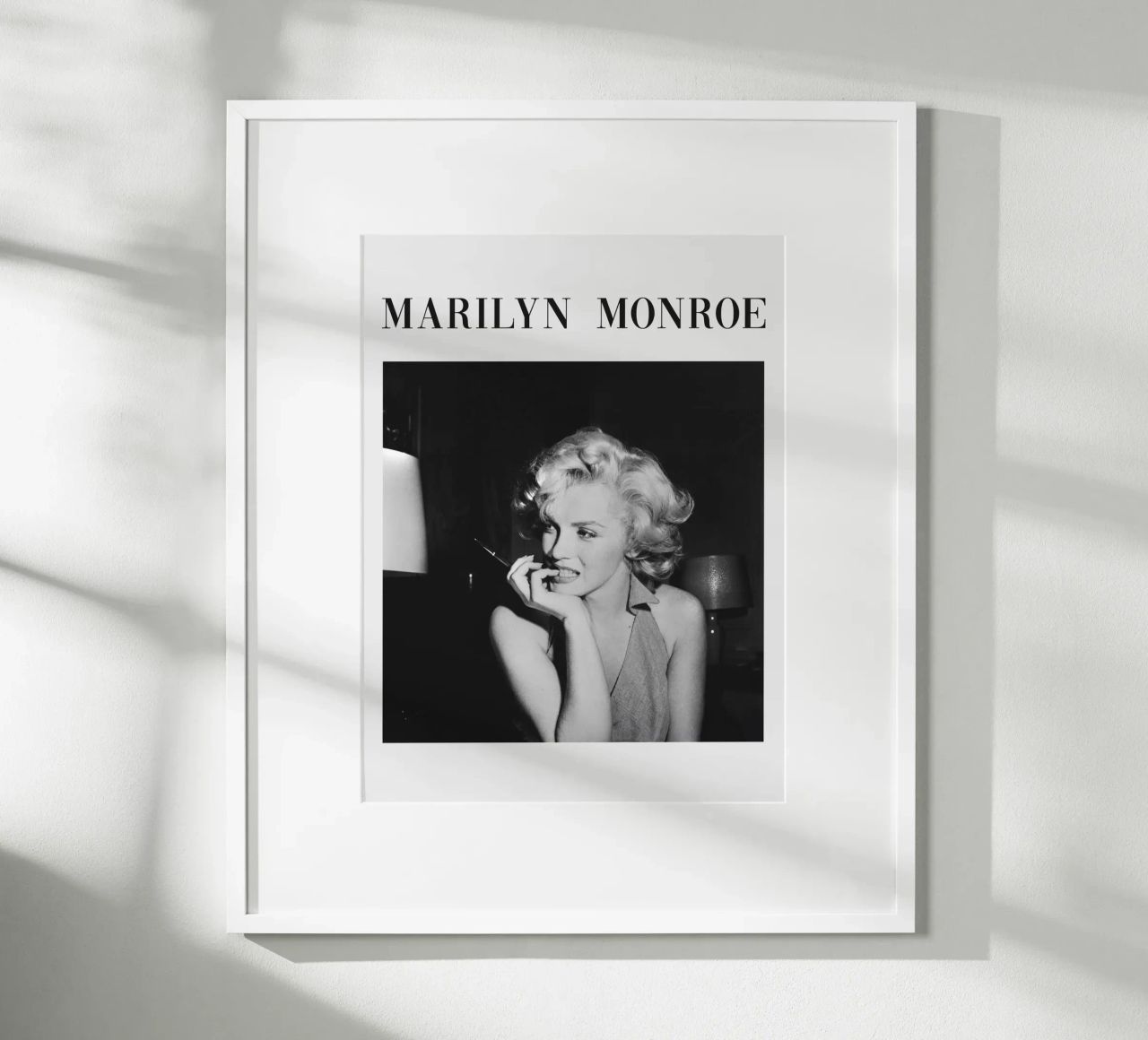 Marilyn Monroe, eleganza senza tempo poster da Carinaprint