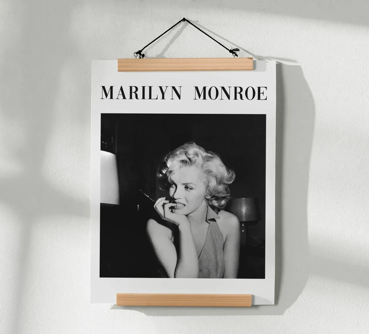 Marilyn Monroe, Elegancia atemporal poster de Carinaprint