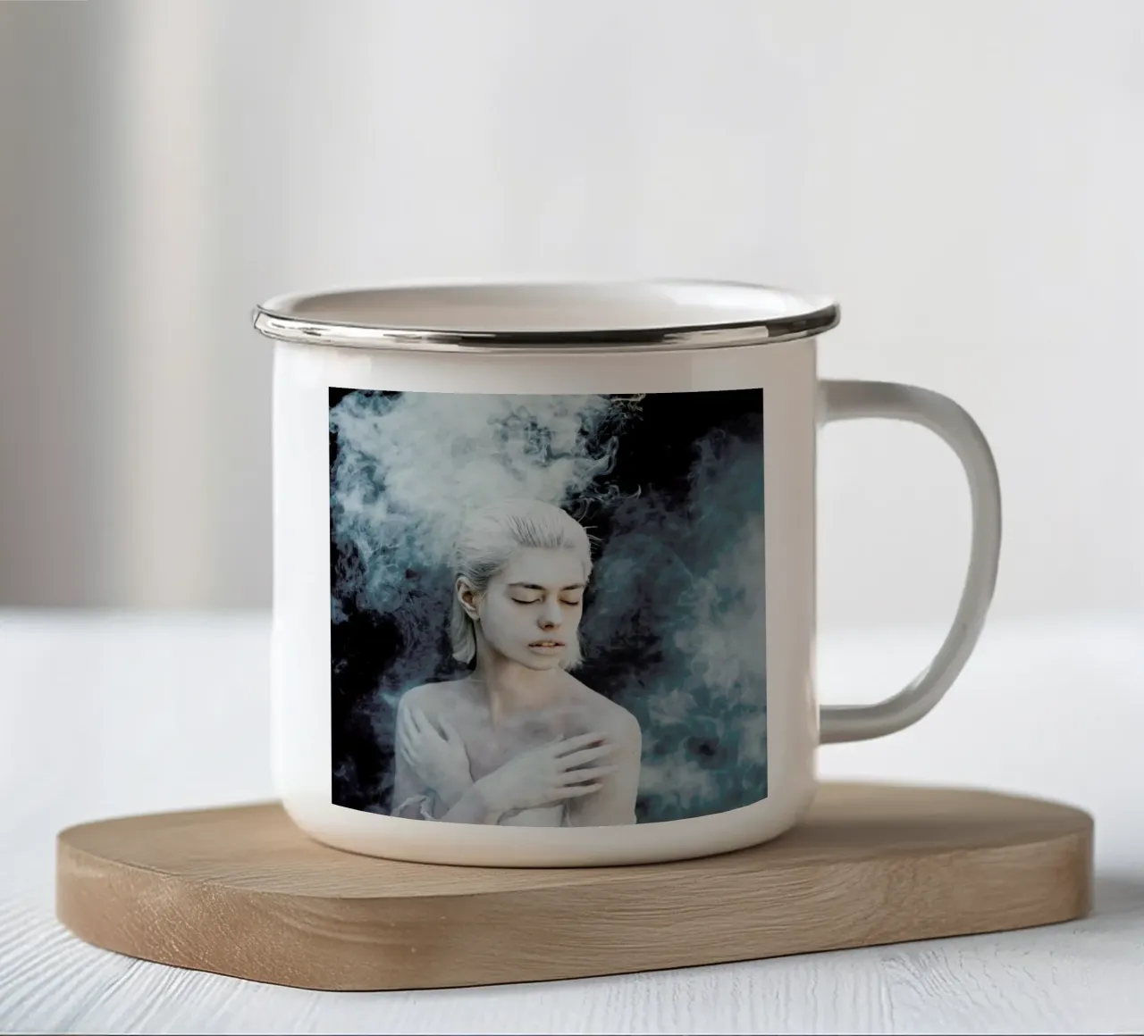 Illusion tazza in smalto da Jovana Rikalo
