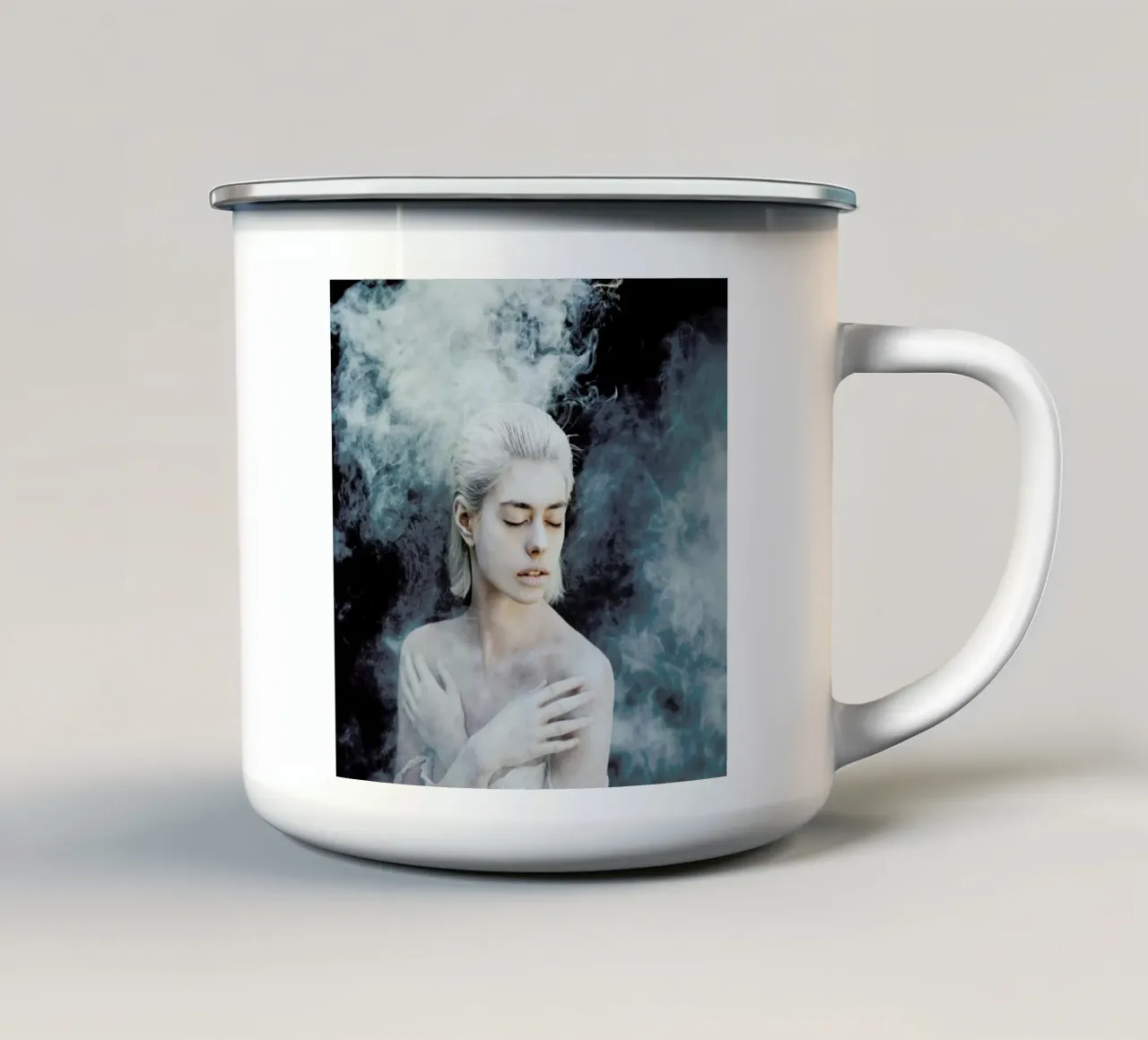Illusion tazza in smalto da Jovana Rikalo