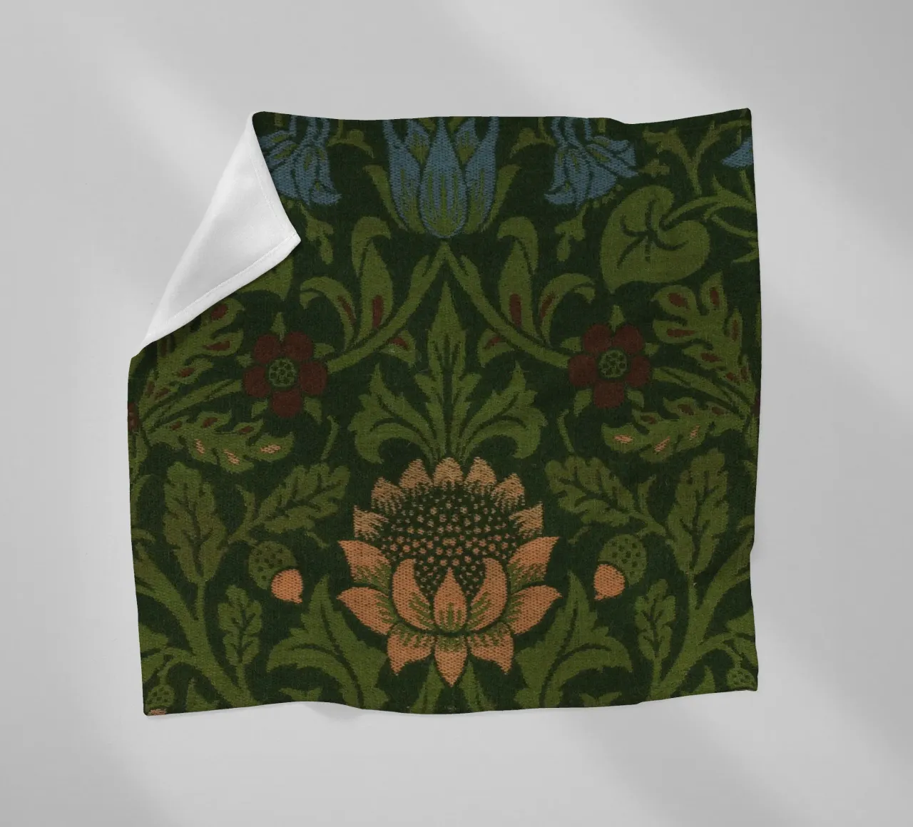 William Morris - Violetta e aquilegia, dettaglio coperta in pile da William Store