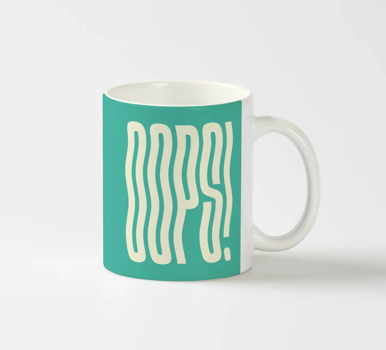 Testo ondulato Oops (tonalità verde mare) tazza in ceramica da Paigaam Studio
