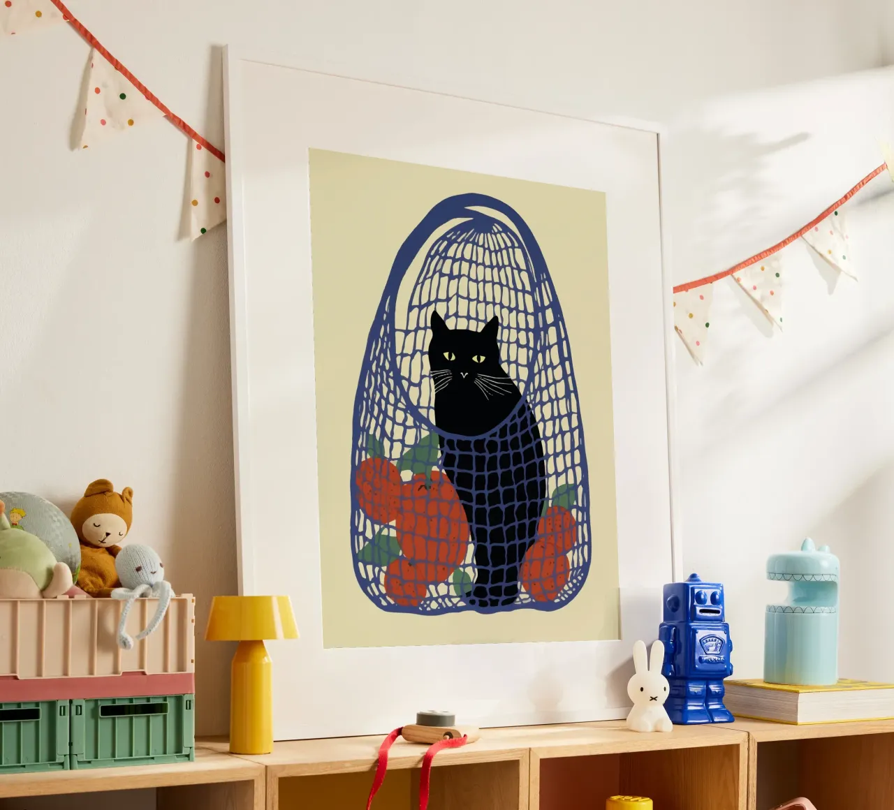 Gatto di ritorno in un sacchetto di rete rosso con arance poster con telaio in plastica da Peaches Art Prints