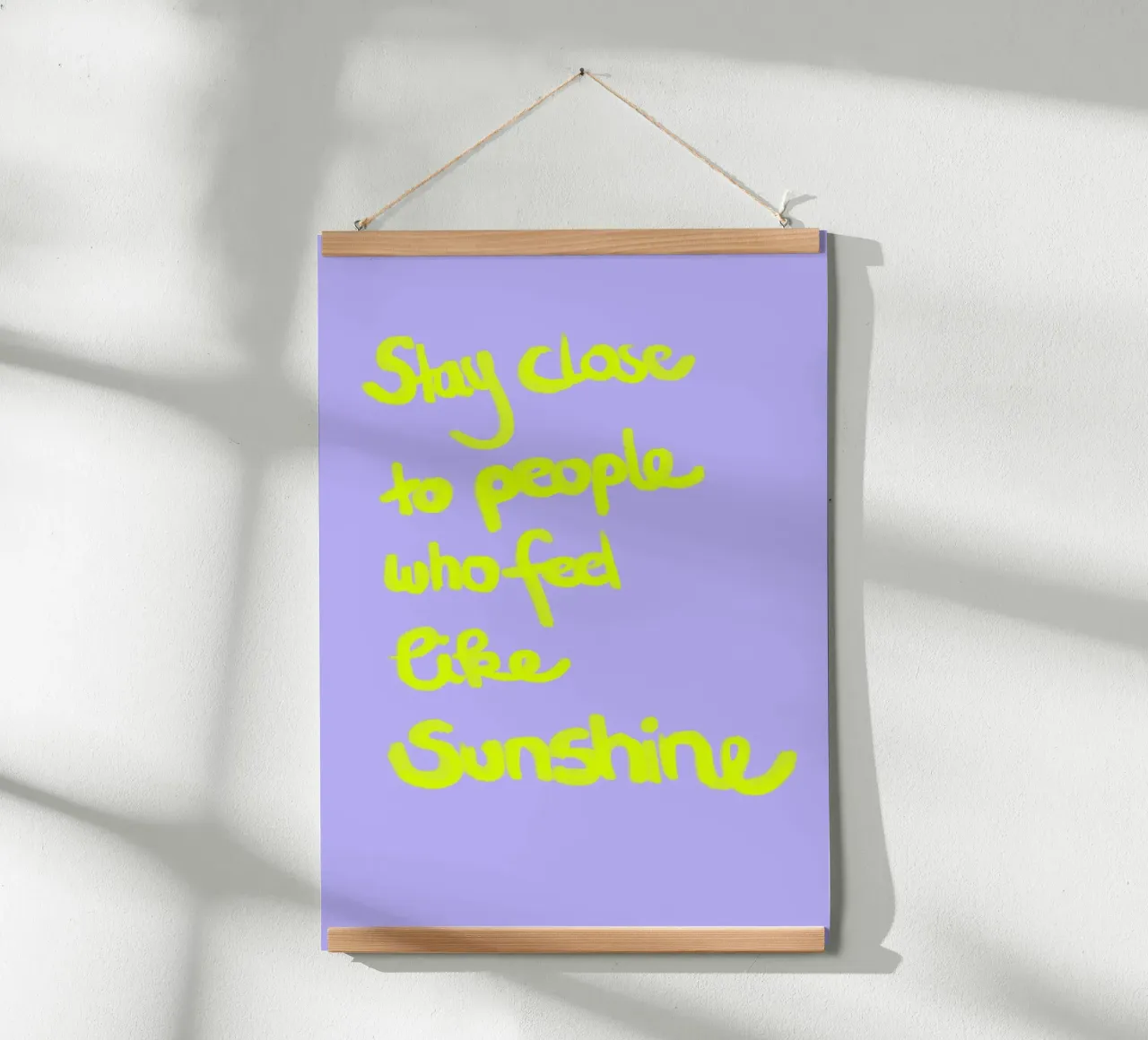 stay close to people who feels like sunshine poster con telaio in plastica da Hej Ibiza by Ute Arnold