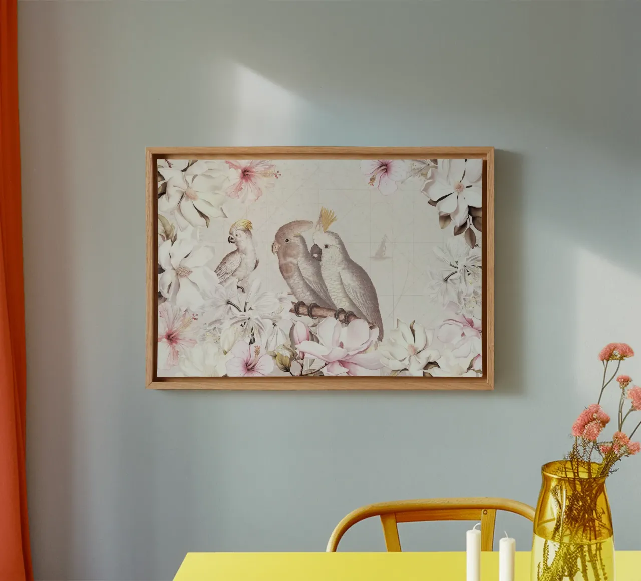 Cacatua vintage con giungla di magnolia e ibisco tela con Cornice a cassetta da Vintage World - Uta Naumann