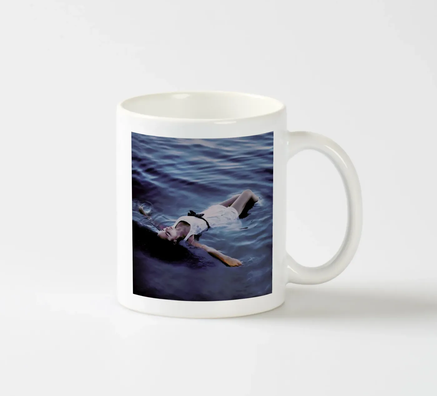 Soaking ceramic mug by Jovana Rikalo