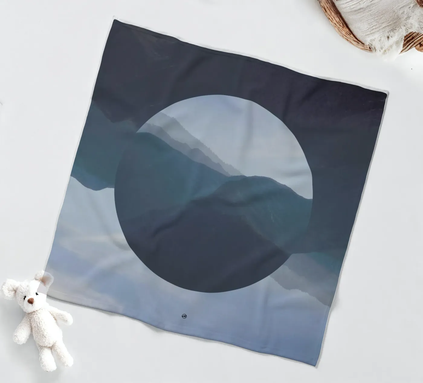 Redemption Fleecedecke von Nicolas Messaritis