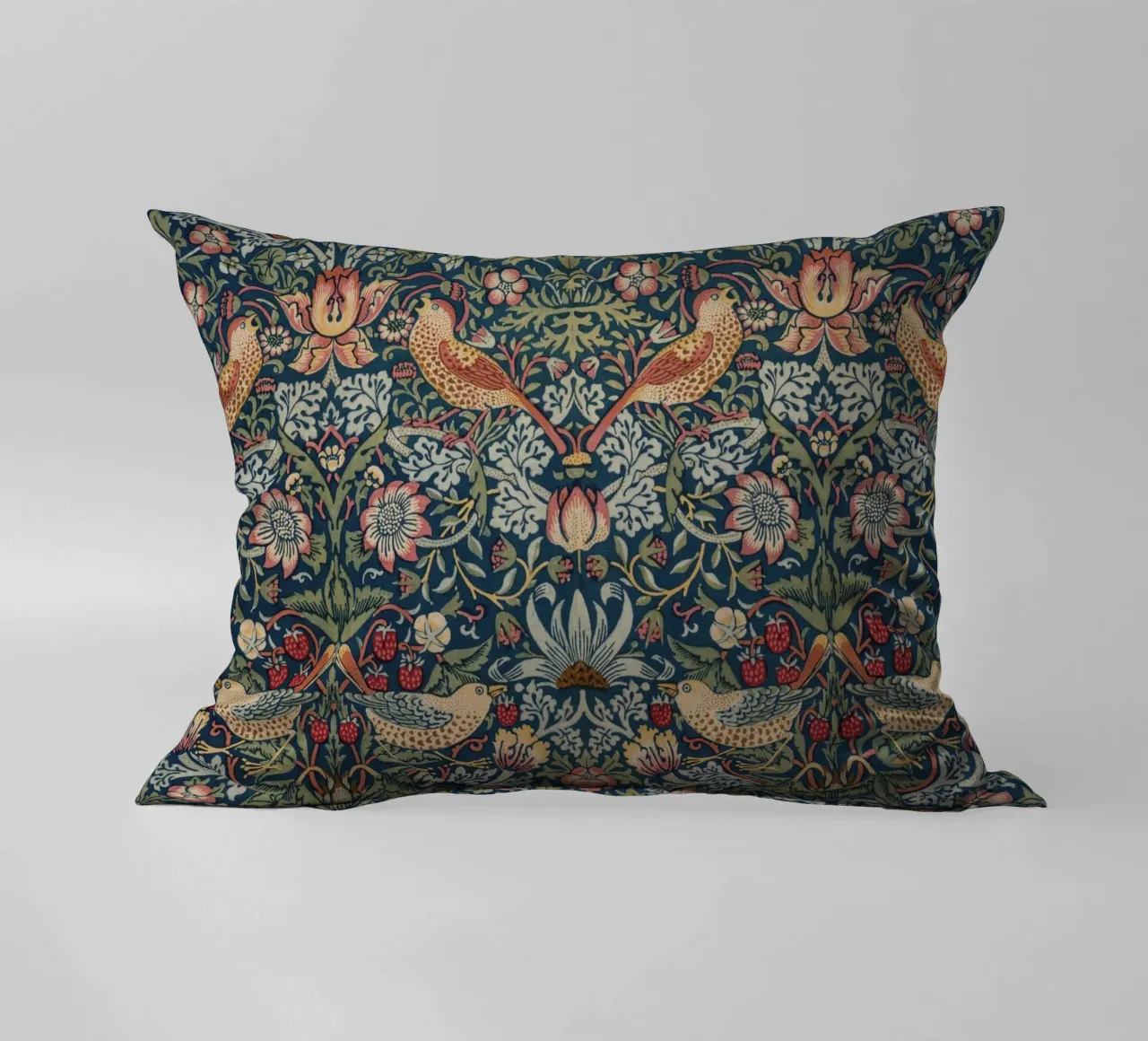 William Morris - Cartamodello Ladro di fragole cuscino da William Store