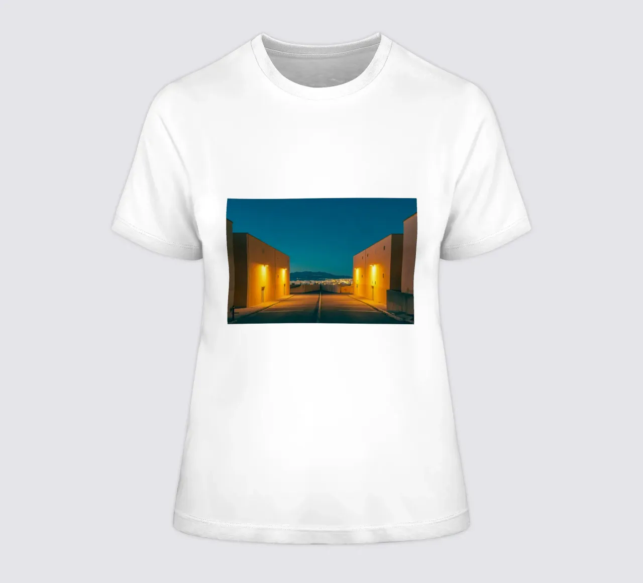 Ajaccio bij schemering - Lichten en horizonten dames t-shirt getailleerd van By Night