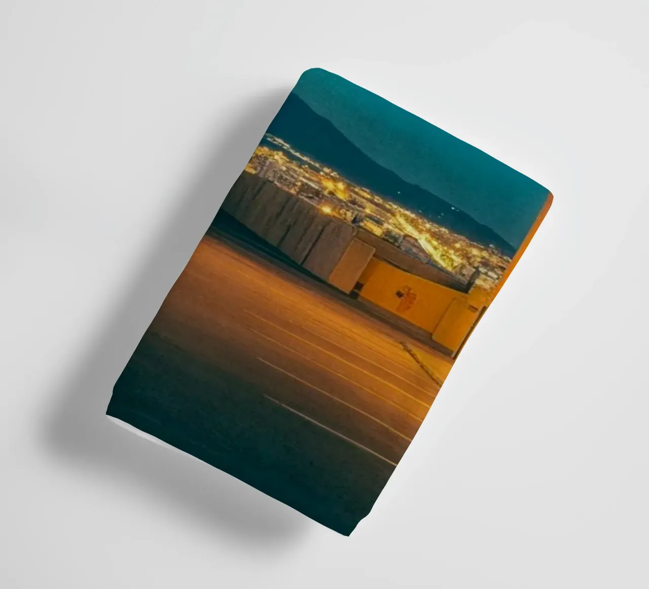 Ajaccio al tramonto - Luci e orizzonti asciugamano da bagno da By Night