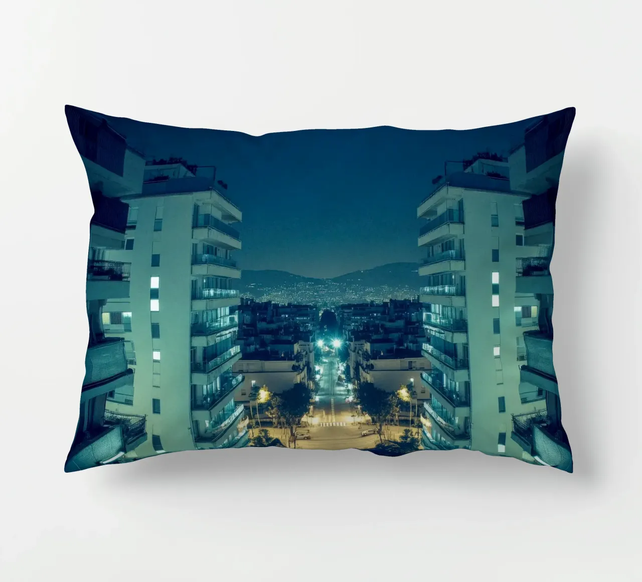 Atene moderna, un sogno urbano illuminato cuscino da By Night