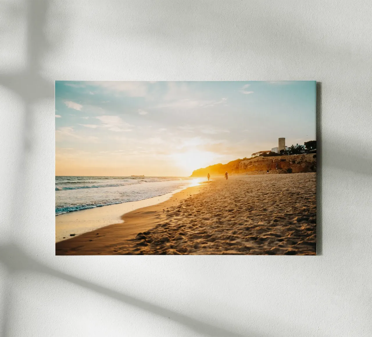 Tramonto su una spiaggia da sogno in Andalusia, Spagna tela con Cornice a cassetta da Bold and Retro