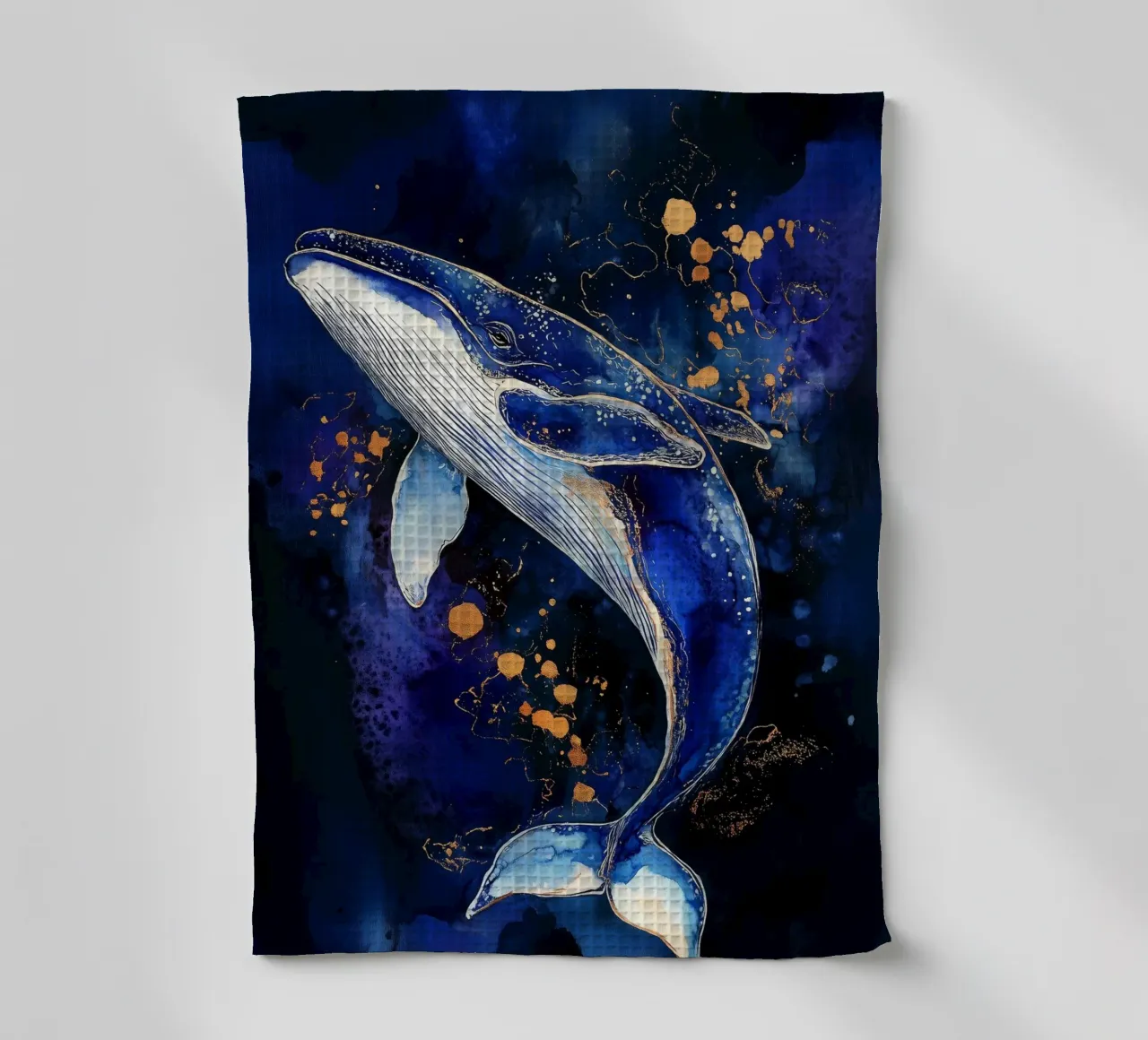 Blauwe en gouden walvis kunst theedoek van Justyna Jaszke JBJart