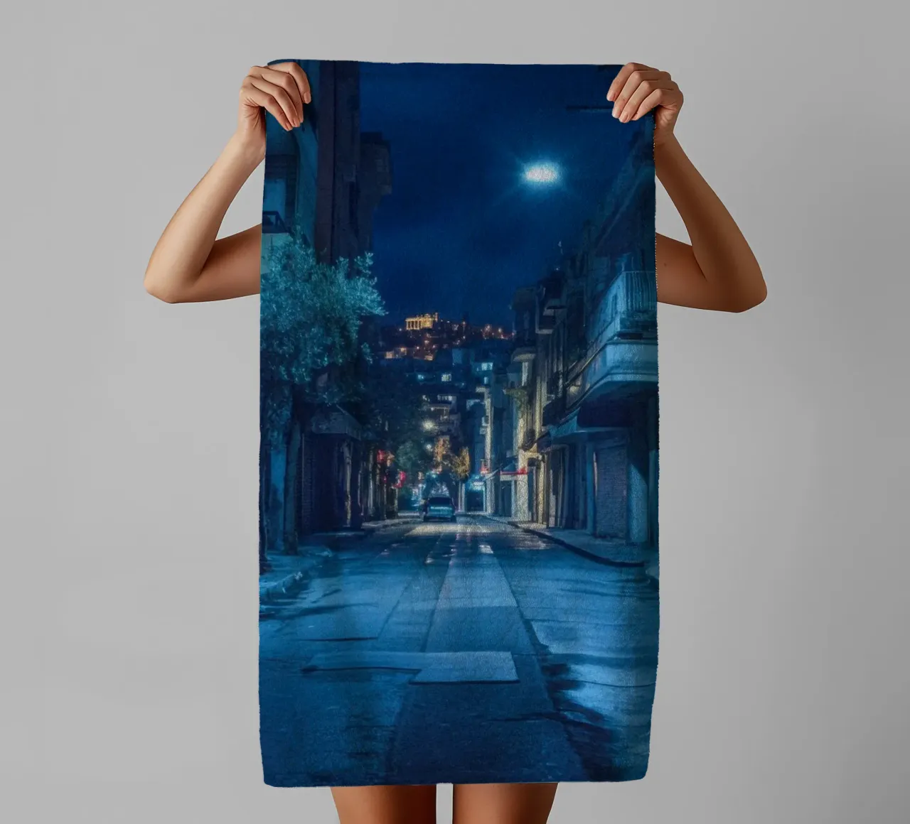 An evening stroll through the narrow streets of Athens towel by By Night