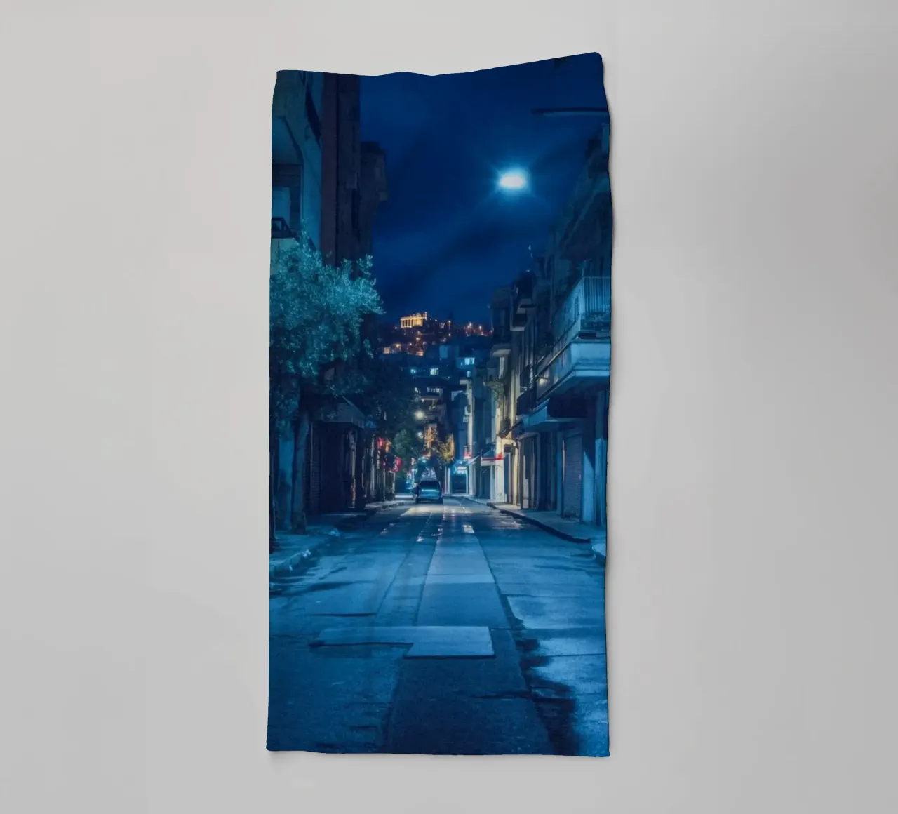 An evening stroll through the narrow streets of Athens towel by By Night