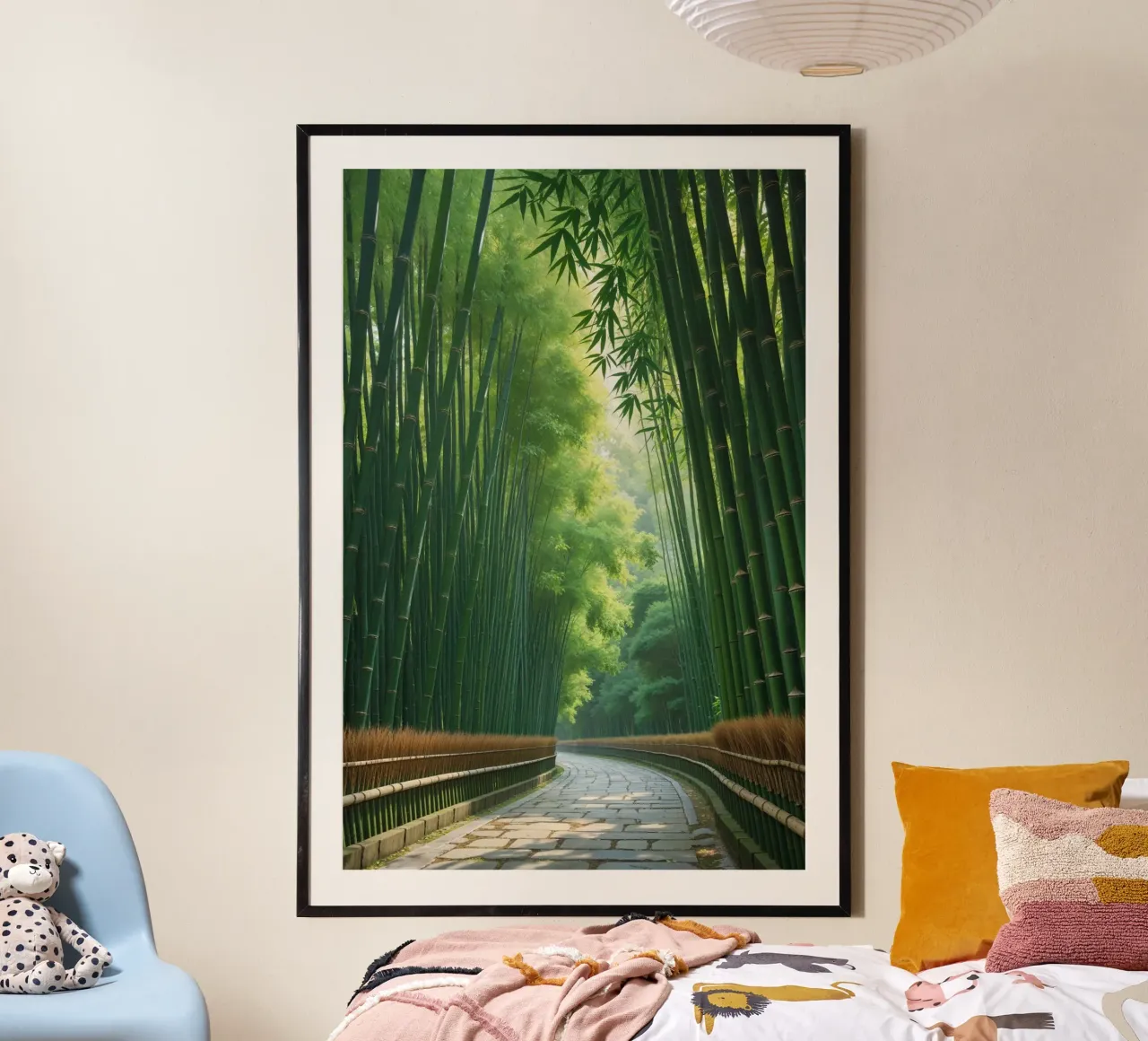 Sunlit Passage Through Arashiyama Bamboo Grove poster con telaio in legno da AlbertKlee
