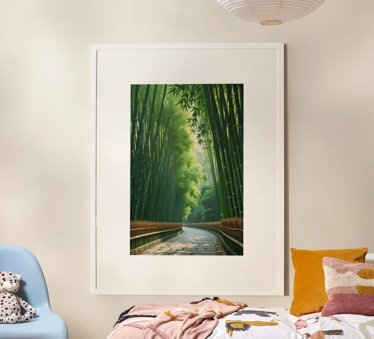 Sunlit Passage Through Arashiyama Bamboo Grove poster con telaio in legno da AlbertKlee