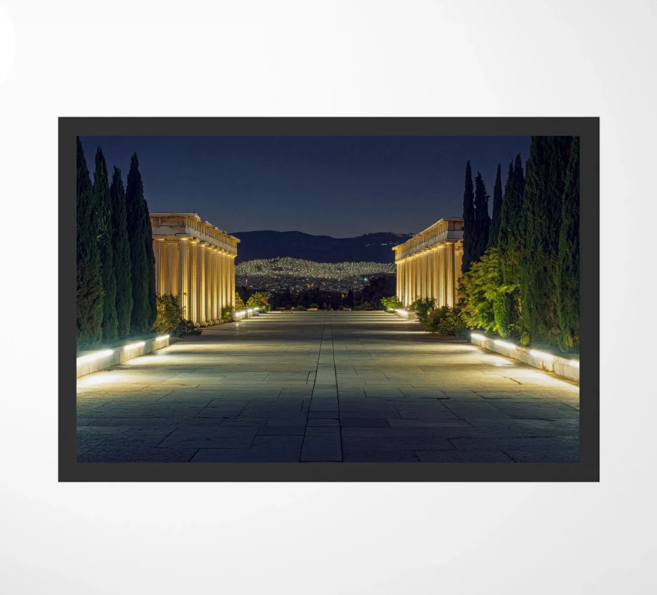 Prospettiva d'oro: Atene vista da un antico tempio zerbino da By Night