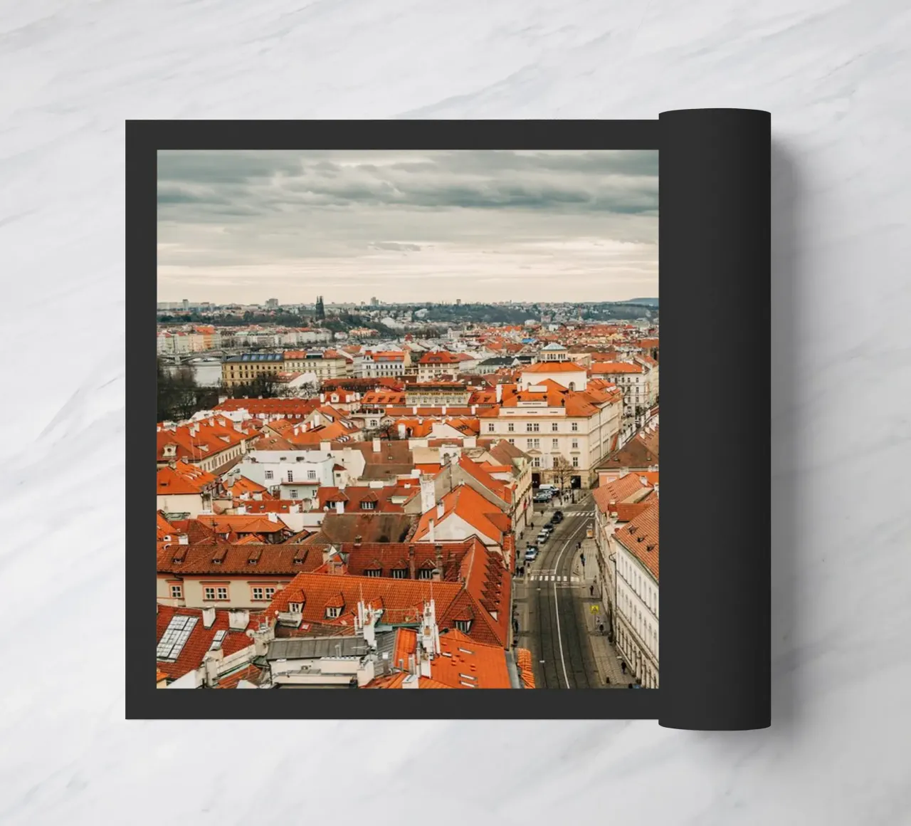 Tetti rossi a Praga - Nuvole scure sulla città zerbino da Bold and Retro