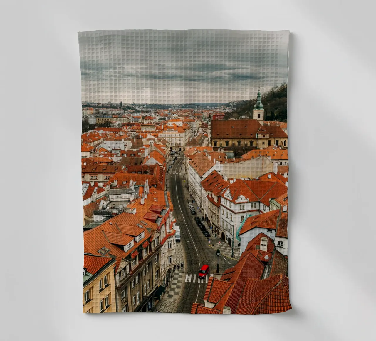 Tetti rossi a Praga - Nuvole scure sulla città canovaccio da cucina da Bold and Retro