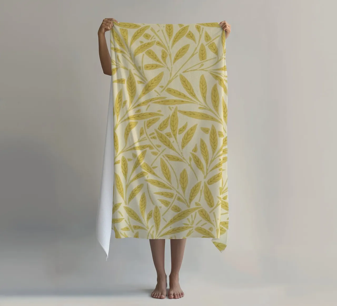 Morris - Branches de saule, jaune serviette de plage de William Store