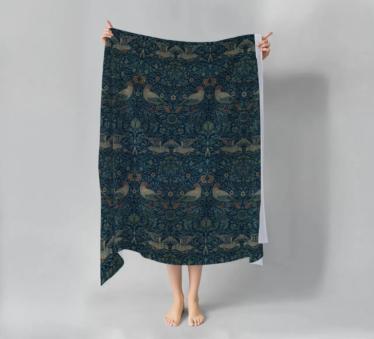 William Morris - Cartamodello Uccelli telo mare da William Store