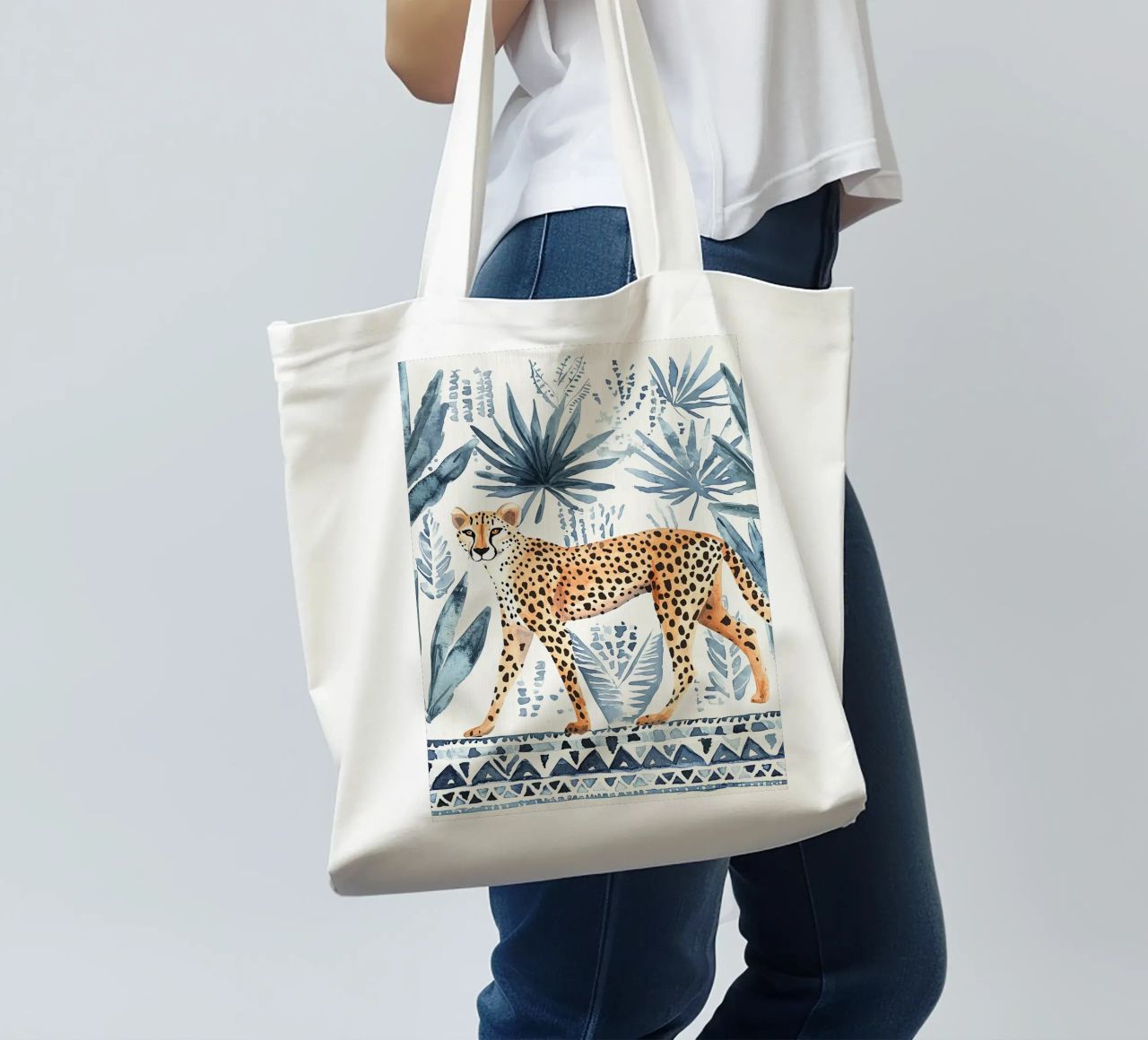 Boho Cheetah Abstract Print, Blauer Wandkunstdruck Jutebeutel von Boheme