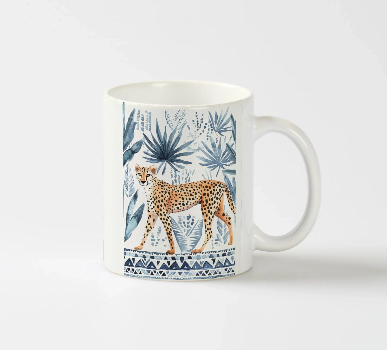 Boho Cheetah Abstract Print, Blauer Wandkunstdruck Keramik Tasse von Boheme