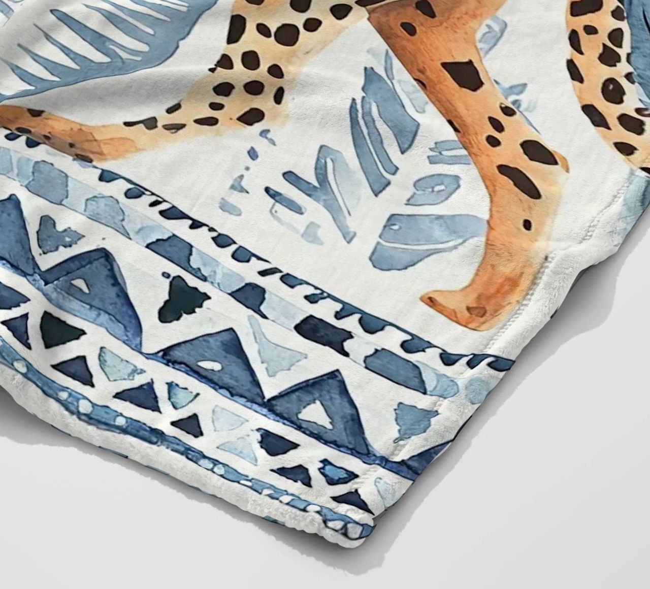 Boho Cheetah Abstract Print, Blauer Wandkunstdruck Fleecedecke von Boheme