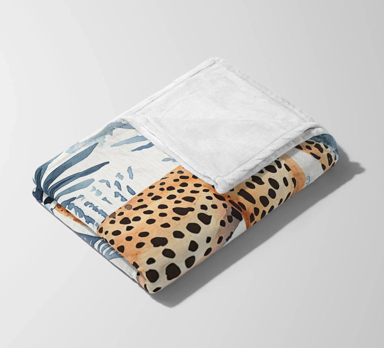 Boho Cheetah Abstract Print, Blauer Wandkunstdruck Fleecedecke von Boheme