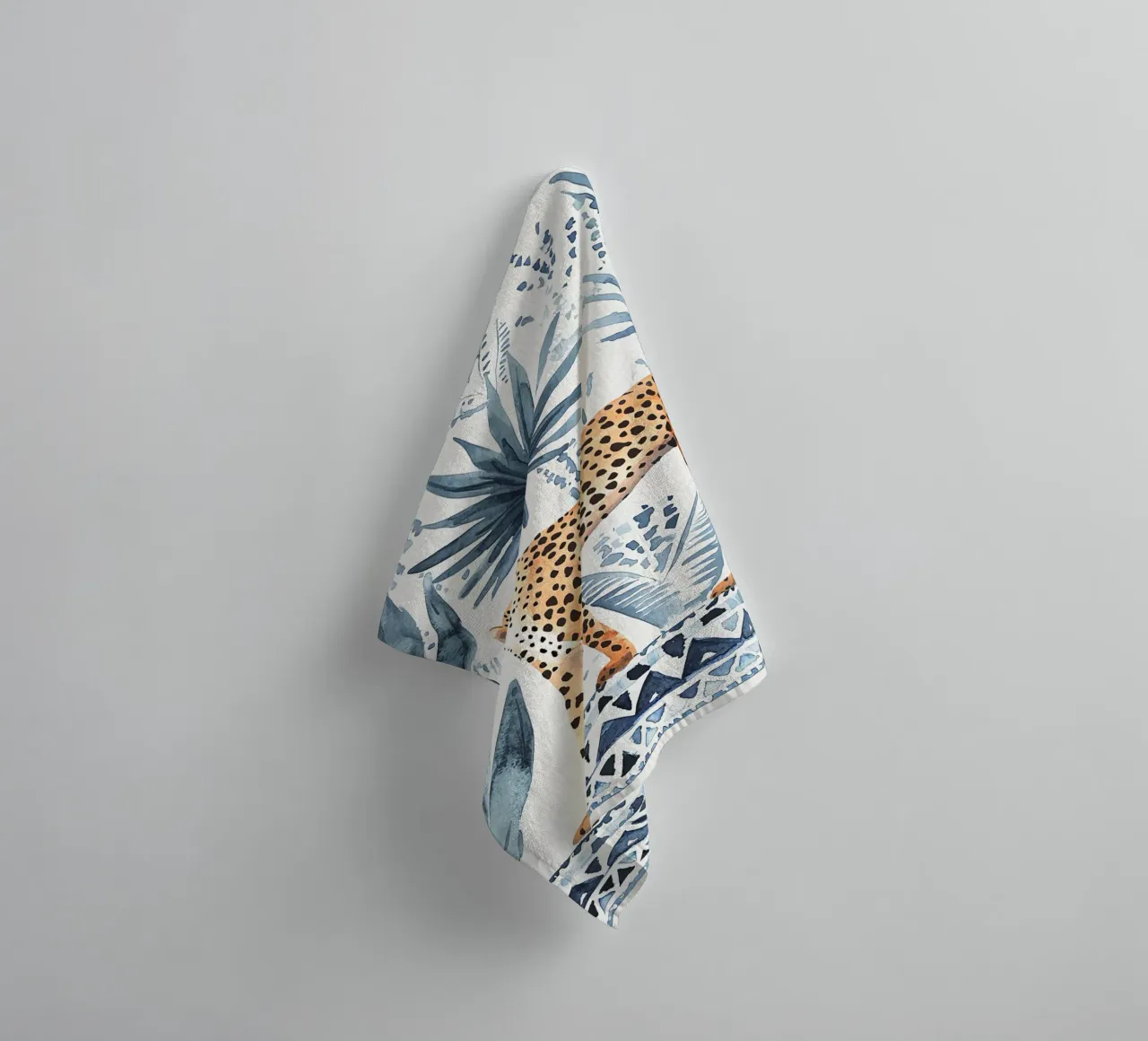Boho Cheetah Abstract Print, Blauer Wandkunstdruck Handtuch von Boheme