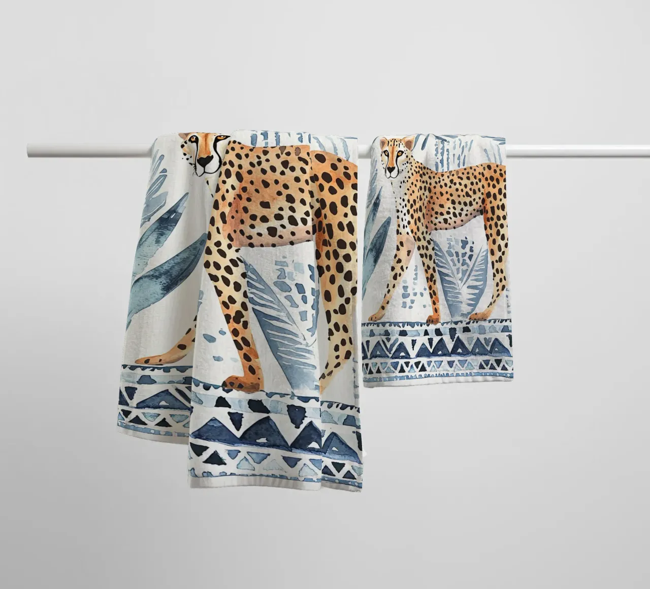 Boho Cheetah Abstract Print, Blauer Wandkunstdruck Handtuch von Boheme