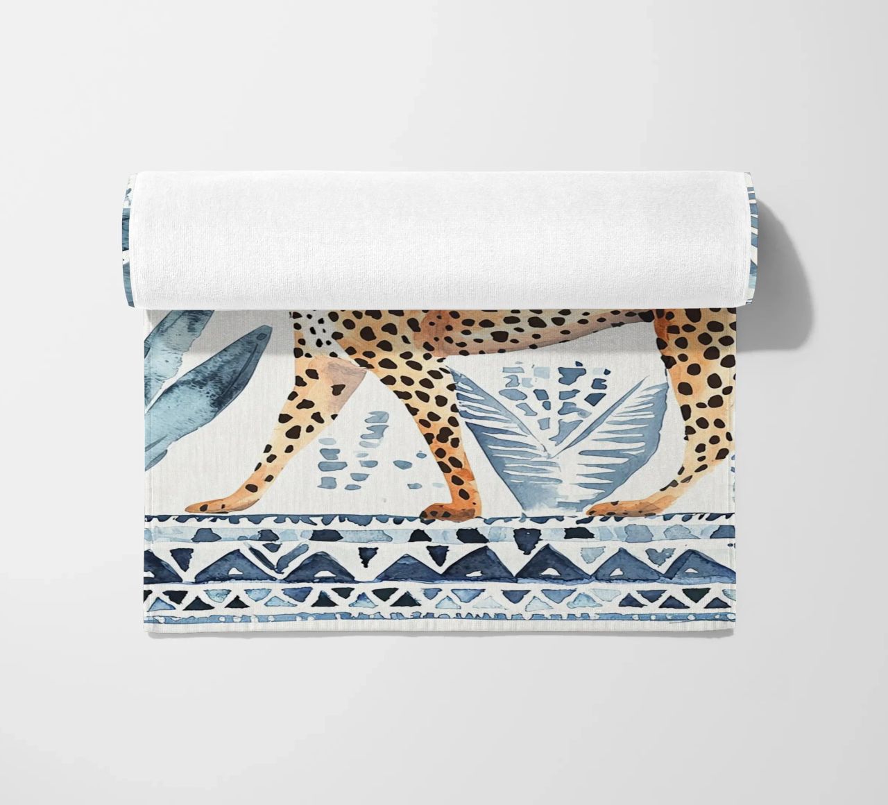 Boho Cheetah Abstract Print, Blauer Wandkunstdruck Strandtuch von Boheme