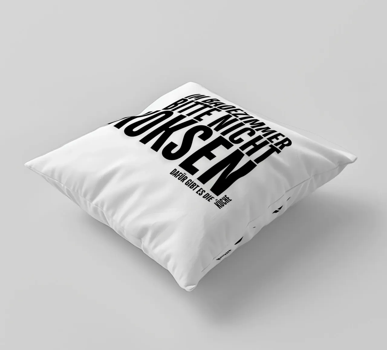 PER FAVORE, NON FATEVI DI COCA IN BAGNO. LA CUCINA SERVE A QUESTO. cuscino da ArtDesign by KBK