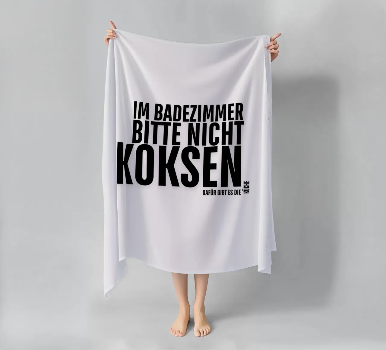 PER FAVORE, NON FATEVI DI COCA IN BAGNO. LA CUCINA SERVE A QUESTO. telo mare da ArtDesign by KBK