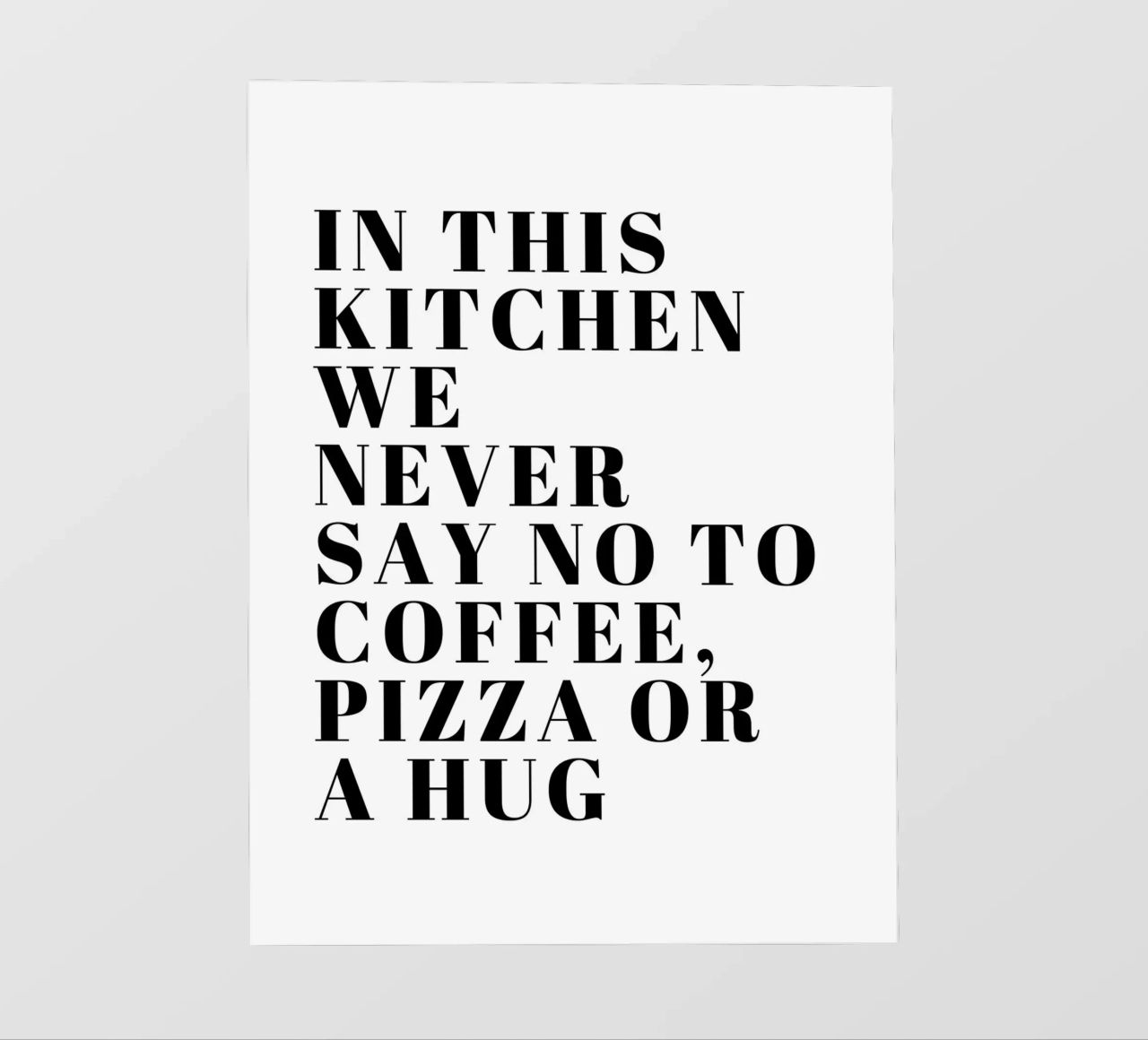 IN DIESER KÜCHE SAGEN WIR NIE NEIN ZU KAFFEE, PIZZA ODER EINER UMARMUNG Backlit Folie von ArtDesign by KBK