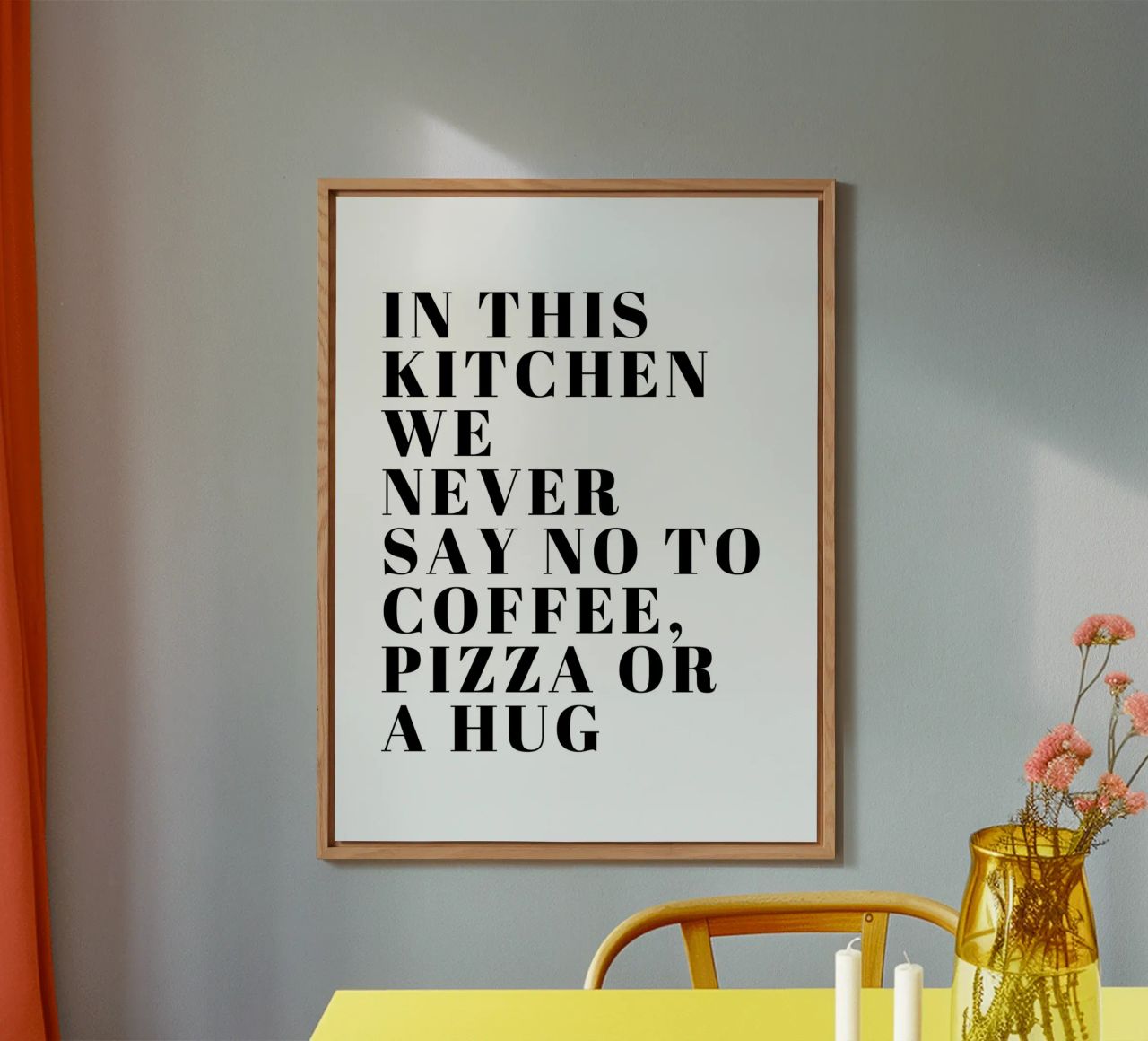 IN DIESER KÜCHE SAGEN WIR NIE NEIN ZU KAFFEE, PIZZA ODER EINER UMARMUNG Alu-Dibond von ArtDesign by KBK