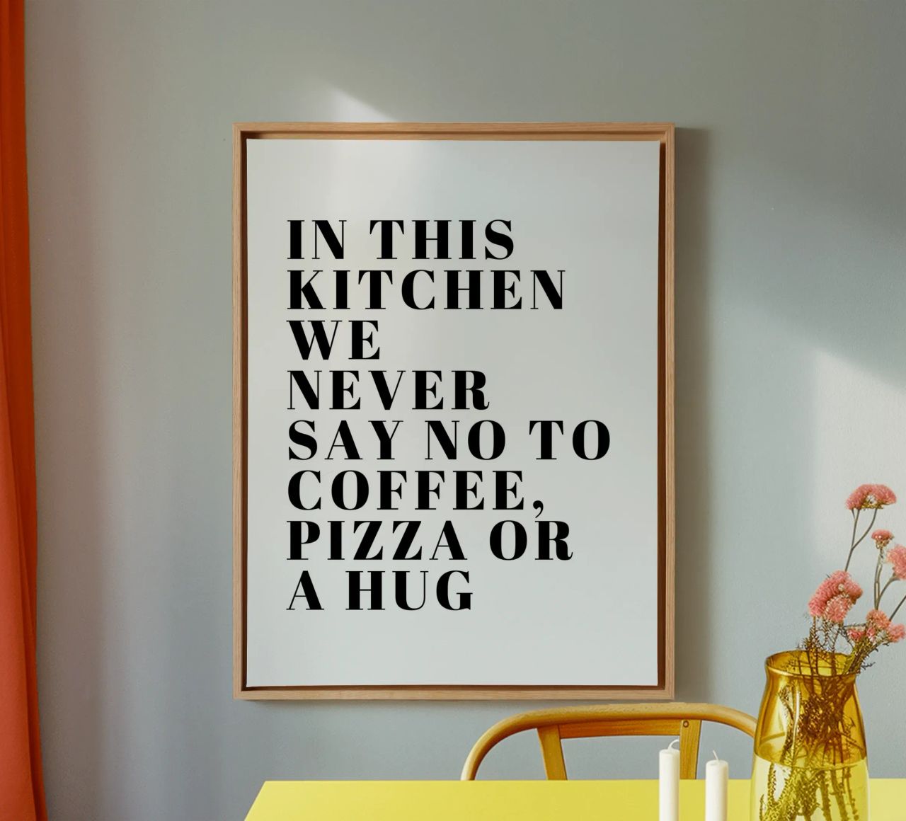 IN DIESER KÜCHE SAGEN WIR NIE NEIN ZU KAFFEE, PIZZA ODER EINER UMARMUNG Leinwand von ArtDesign by KBK