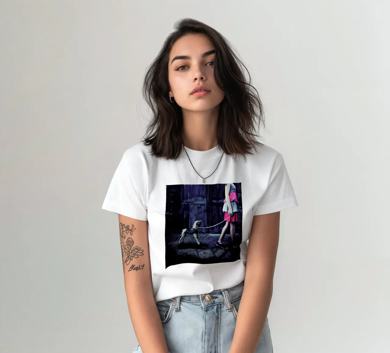 Dragging The Past t-shirt da Lara Zankoul